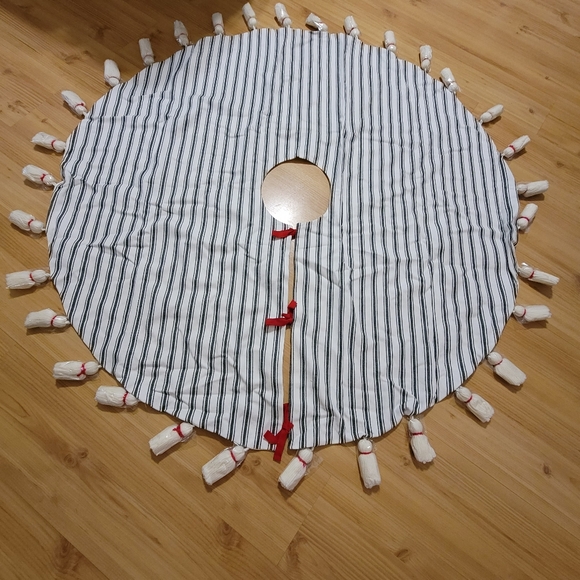 H&H Striped Christmas Tree Skirt 🎄 - Picture 5 of 10